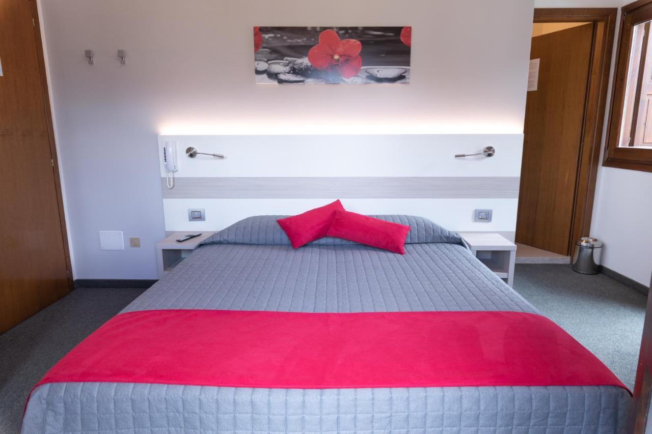 Hotel Del Negro Sùtrio Zewnętrze zdjęcie